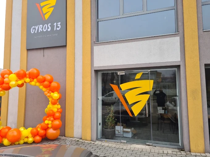 Gyros 13 storefront